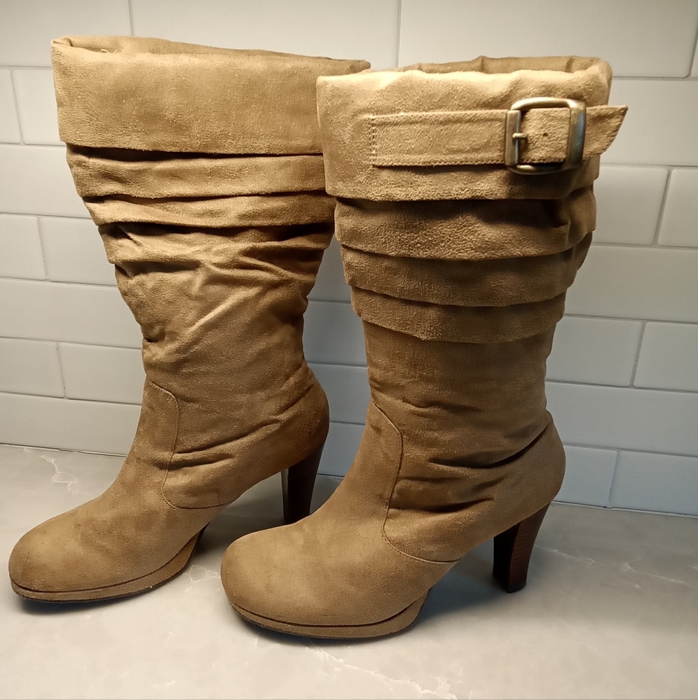 Skechers Soho Lab Faux Suede Boots in Tan Size 8.5